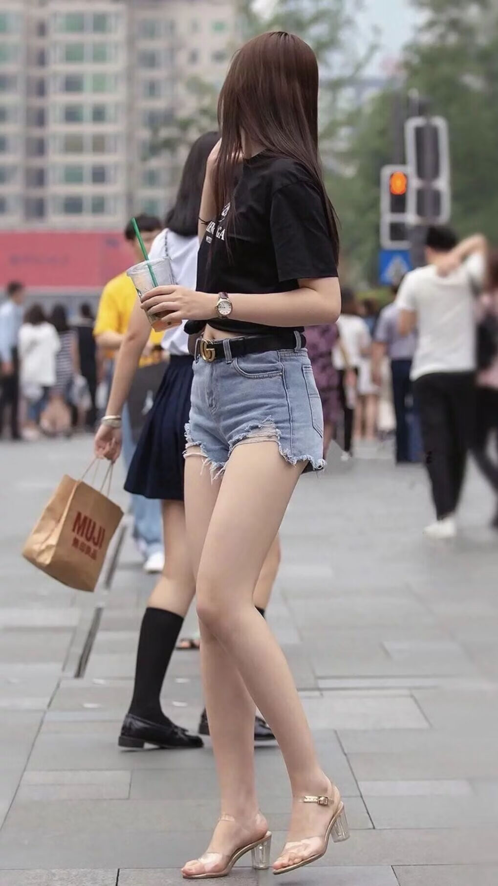 爱游戏娱乐-德甲榜首更迭：莱比锡在最后时刻绝杀多特，莱比锡德乙