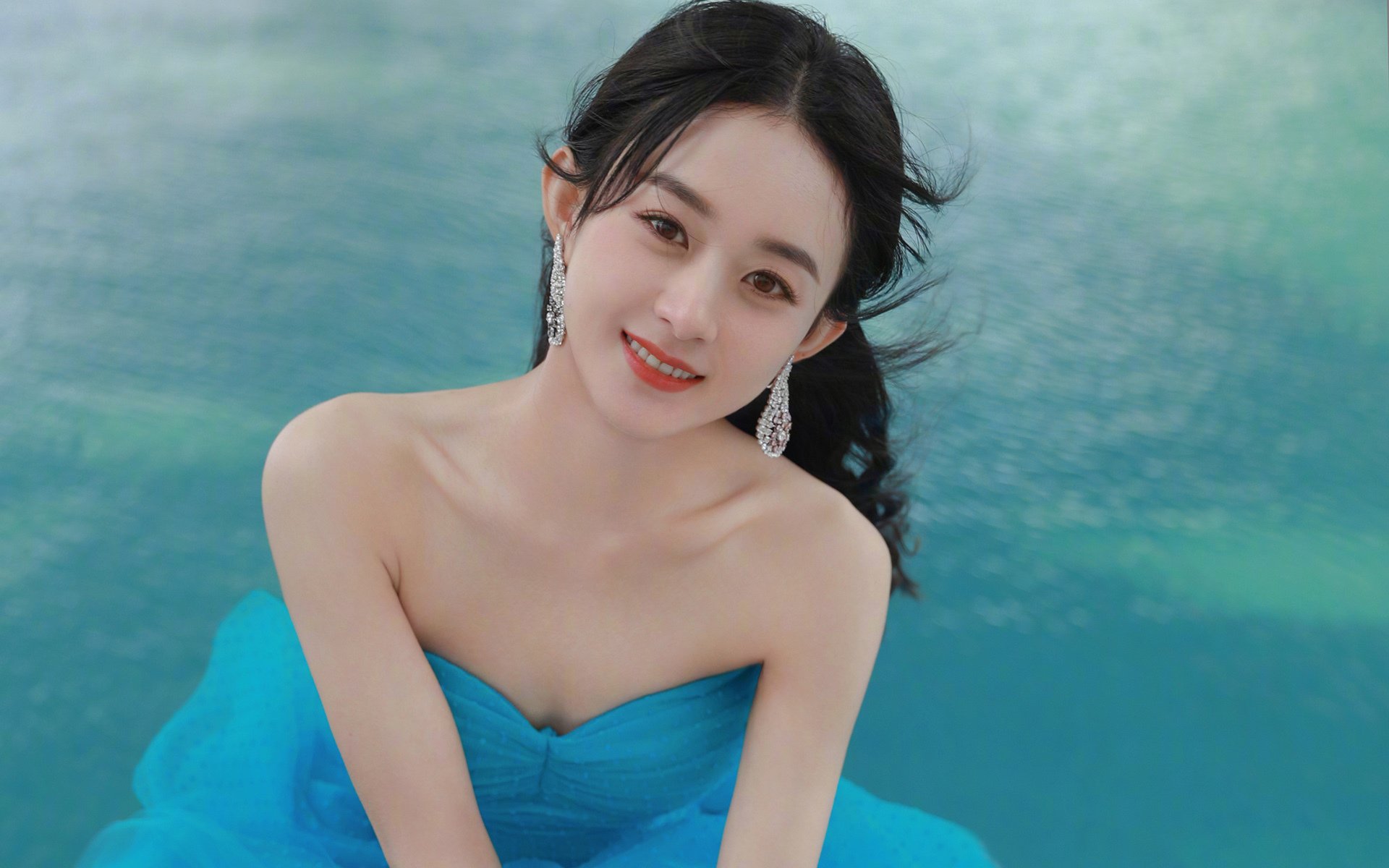 教练应对主场失利后动荡心态与战术重塑策略,主教练两次技术犯规