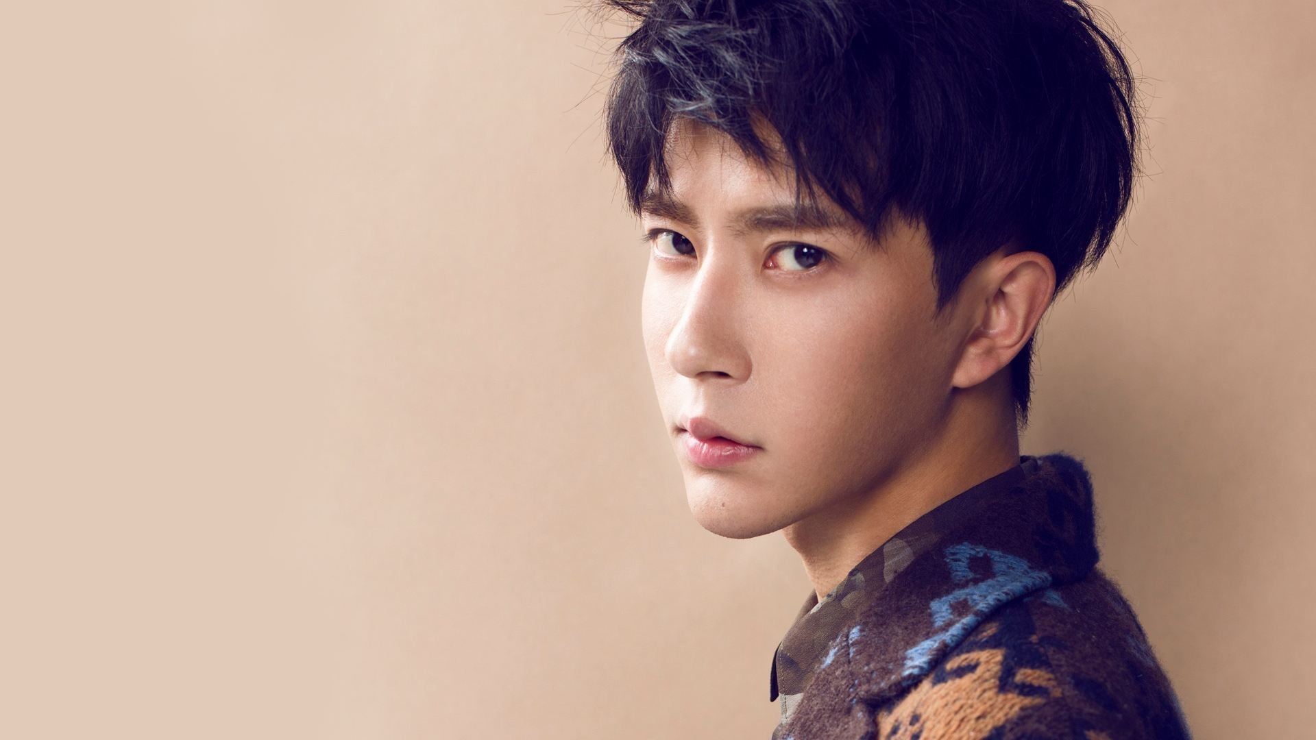 AYX官网-德甲激战正酣，拜仁领跑多特紧追不舍