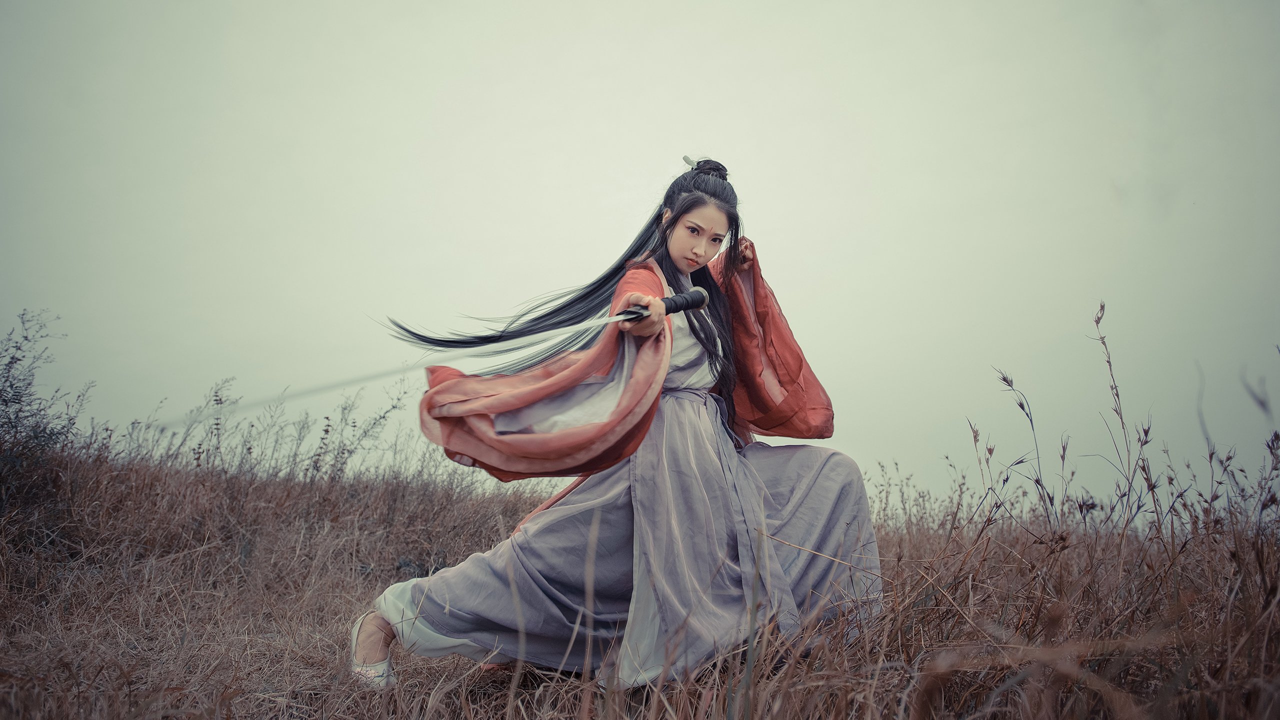 曼联在激烈争夺中获胜,积分逼近榜首位置